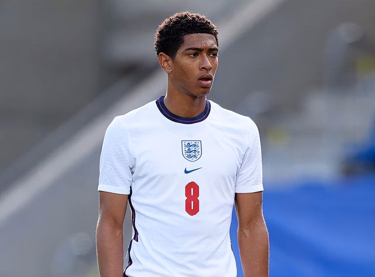 赫内斯：拜仁再次成为一座堡垒；孔帕尼像老母鸡一样保护球员