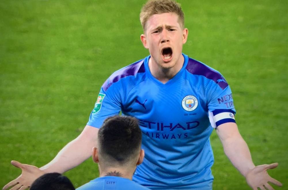 阿贾克斯客场4-2卡拉巴赫，格洛赫双响，多尔贝格、加埃建功（阿贾克斯客场4-2击退卡拉巴赫：格洛赫梅开二度，多尔贝格、加埃破门）