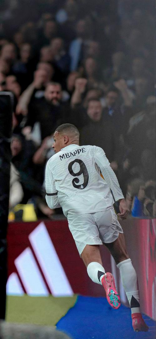 雷霆11月24日以122-95大胜开拓者，杨瀚森打破中国球员NBA得分纪录，展现强大实力。（11月24日雷霆122比95狂胜开拓者，杨瀚森刷新中国球员NBA得分纪录，统治力十足）