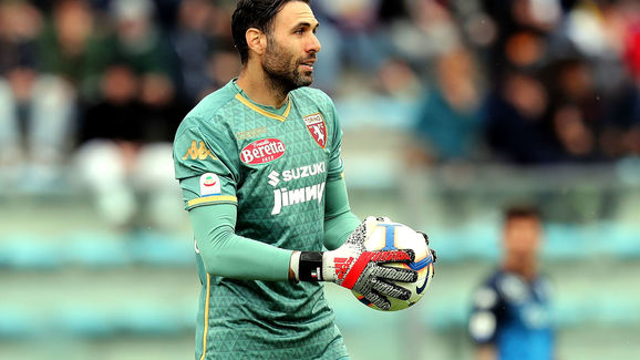 詹姆斯5中0一分未得，里夫斯扛起进攻大旗，首节湖人领先