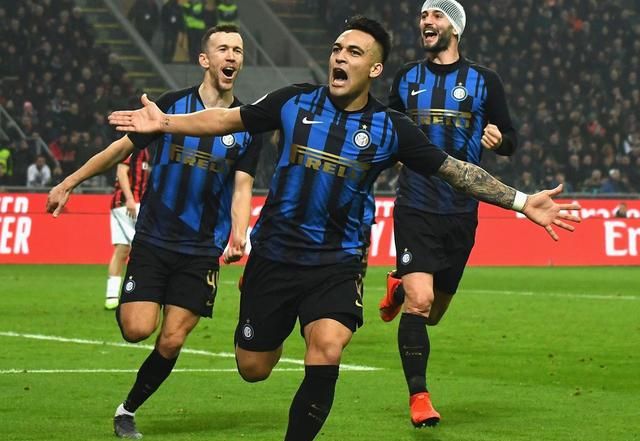 亨利：皇马半年就想换掉阿隆索太荒诞了，在那只会执教还不够（亨利：皇马仅半年就要换阿隆索太离谱，那里光会执教远远不够）