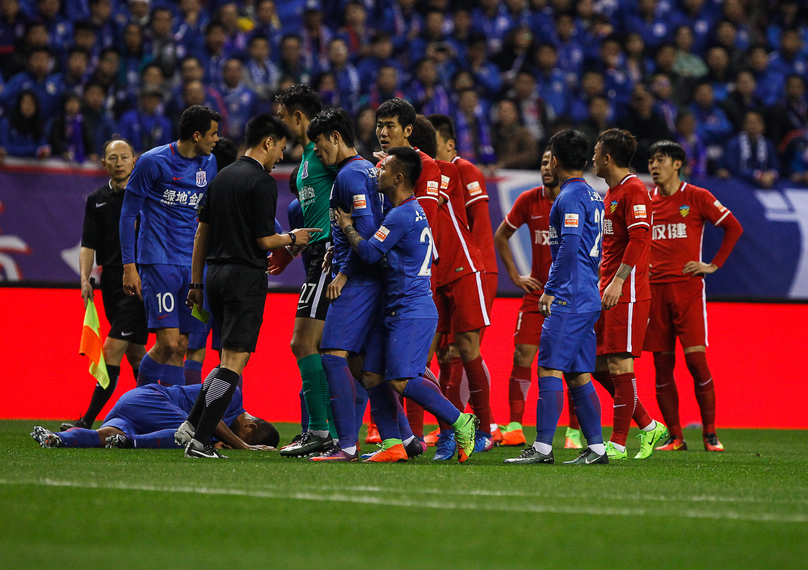 布莱顿发布三笘薰手持二战时日本侵略者照片的图片，如今已删除道歉但限制评论（布莱顿曾发布三笘薰手持二战日本侵略者照片，现已删帖致歉并限评）