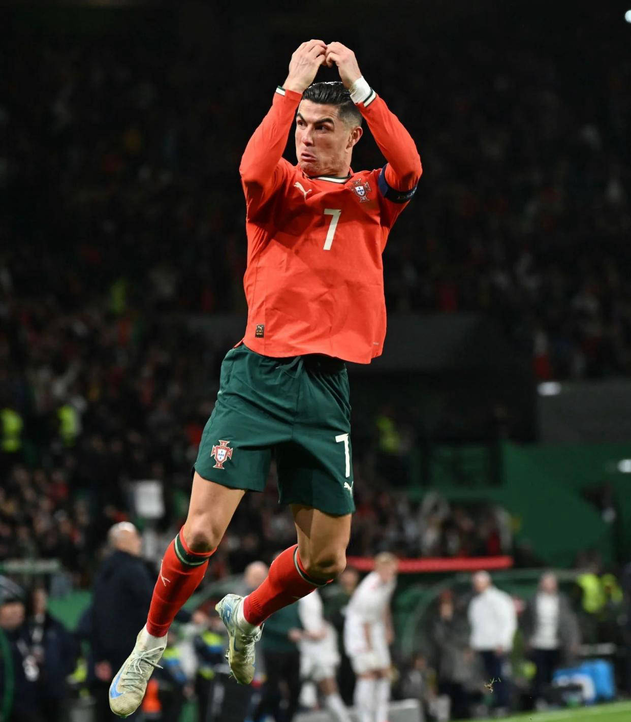 克罗斯：皇马与曼城都缺乏中场控制力；英超球队客场表现下滑（克罗斯：皇马、曼城中场统治力不够，英超球队客场表现走低）