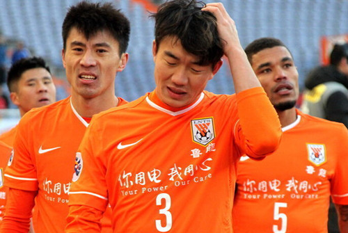 英超：曼城主场3-0完胜诺维奇（英超：曼城主场三球零封诺维奇）