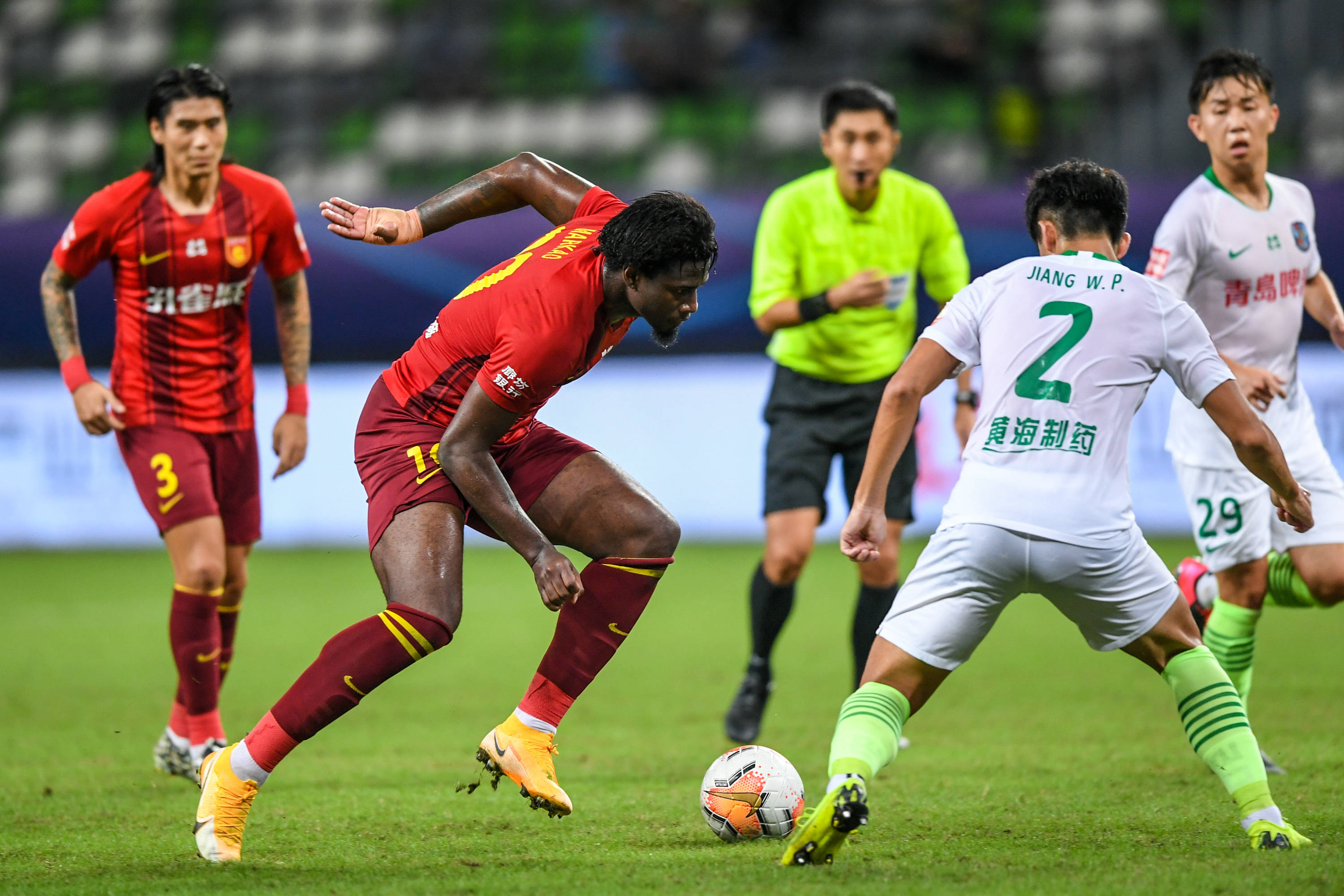 记者：若圣地亚哥不离队，米兰冬窗不能引进新前锋（记者：圣地亚哥若留队，米兰冬窗无缘新中锋）