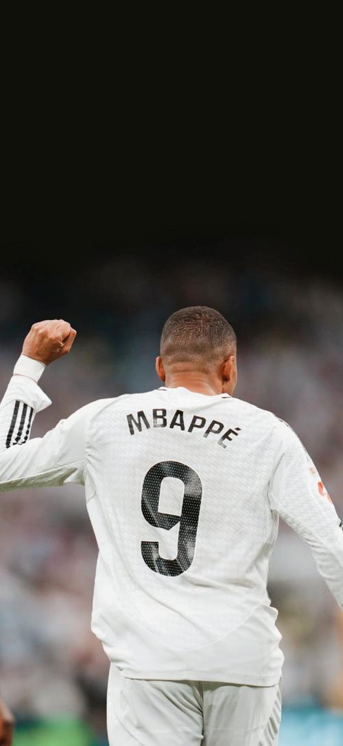 每体：巴萨有意左后卫索萨，想用桑托斯欠的290万欧锁定交易（每体：巴萨相中左后卫索萨，拟用桑托斯拖欠的290万欧敲定交易）